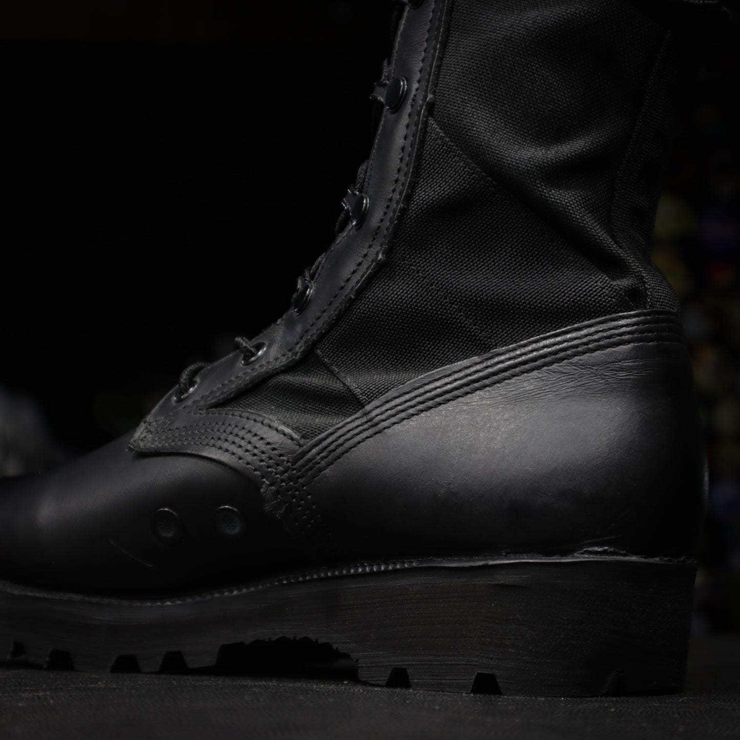 Vibram 防滑耐油透氣軍靴