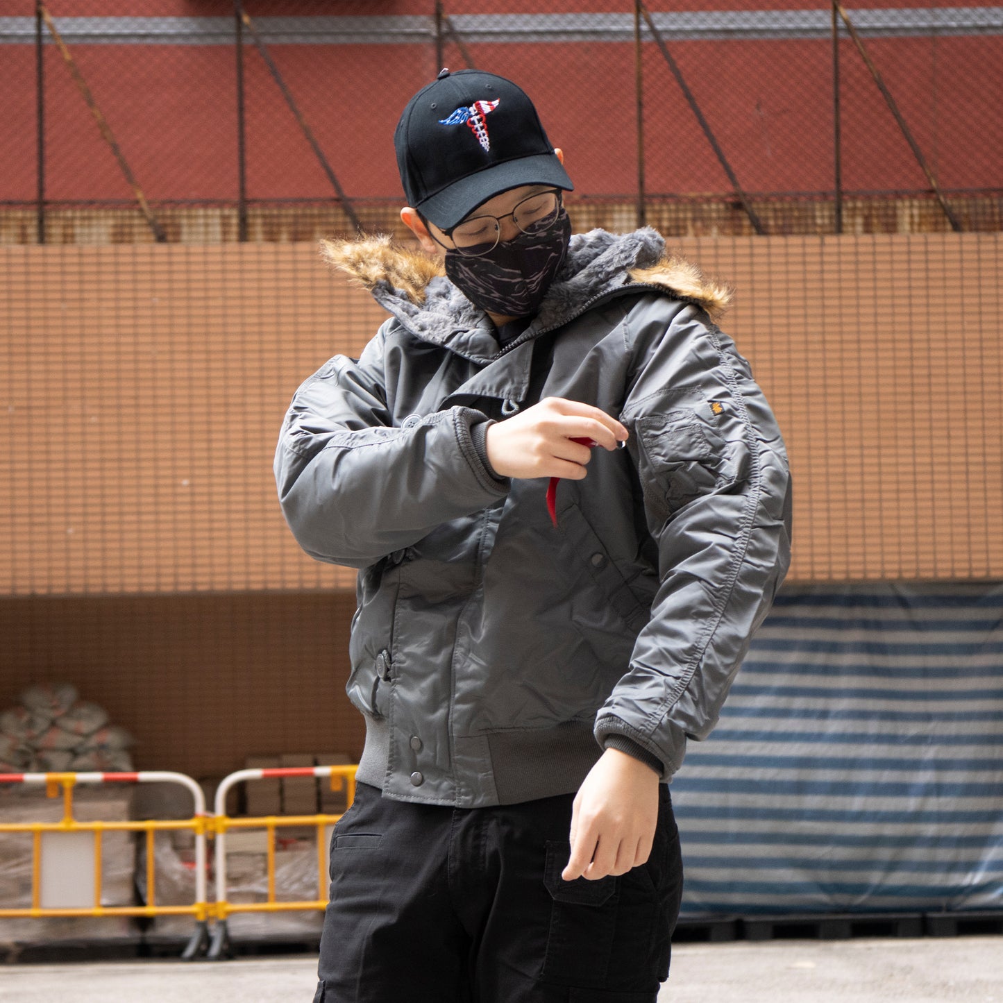 ALPHA N-2B SHORT WAIST PARKA (GUNMETAL)