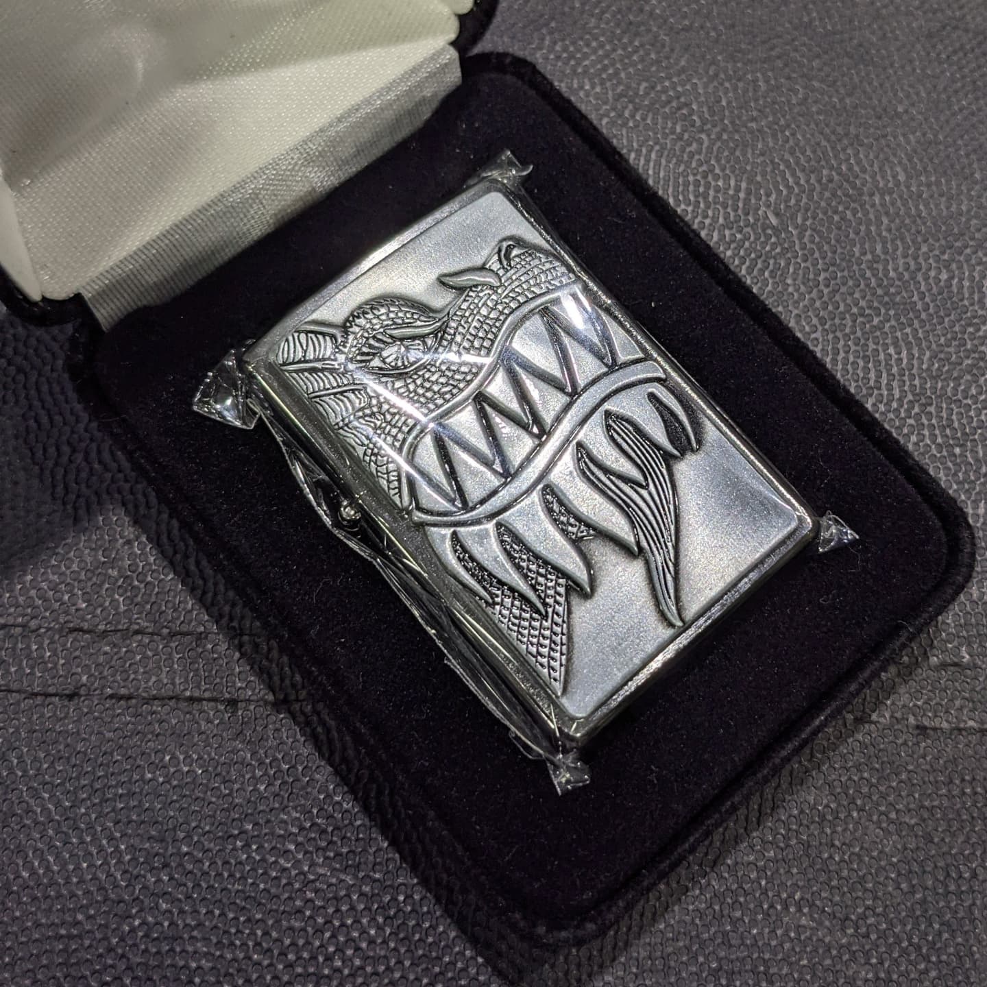 Zippo 拉絲鍍鉻噴火龍防風打火機 #16