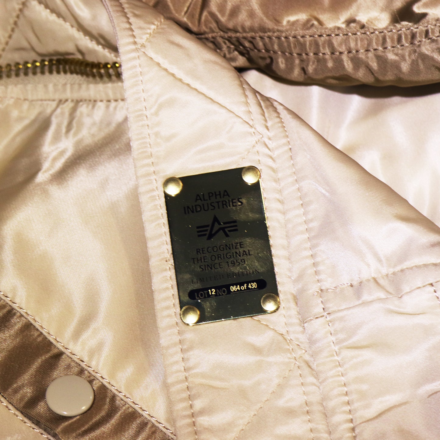 ALPHA 限量版「老虎」刺繡飛行夾克