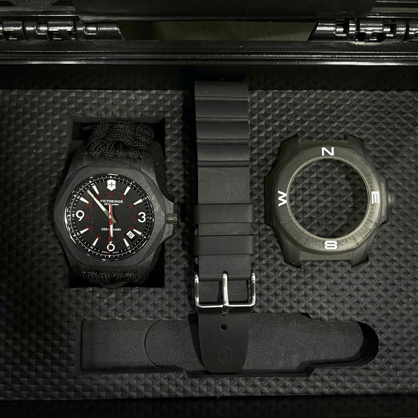 Victorinox 43mm 碳複合傘繩手錶