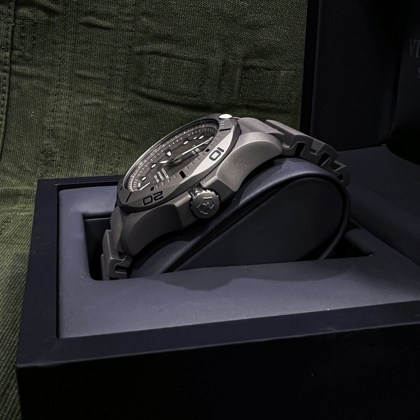 Victorinox 鈦金屬專業潛水錶