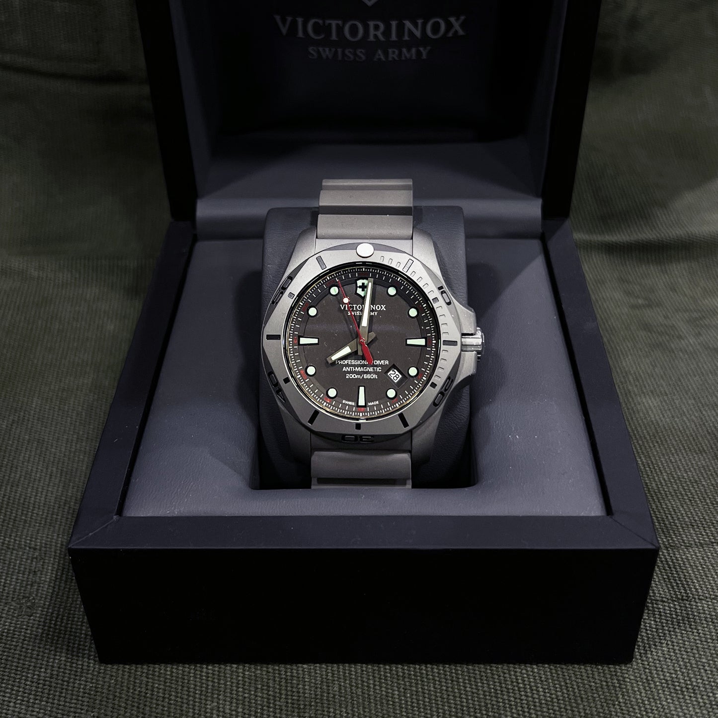 Victorinox 鈦金屬專業潛水錶