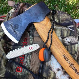 Victorinox Farmer Alox: The Versatile Mid-Size Swiss Army Knife