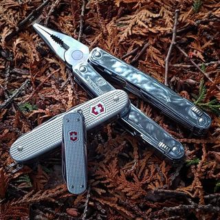Victorinox Farmer Alox: The Versatile Mid-Size Swiss Army Knife