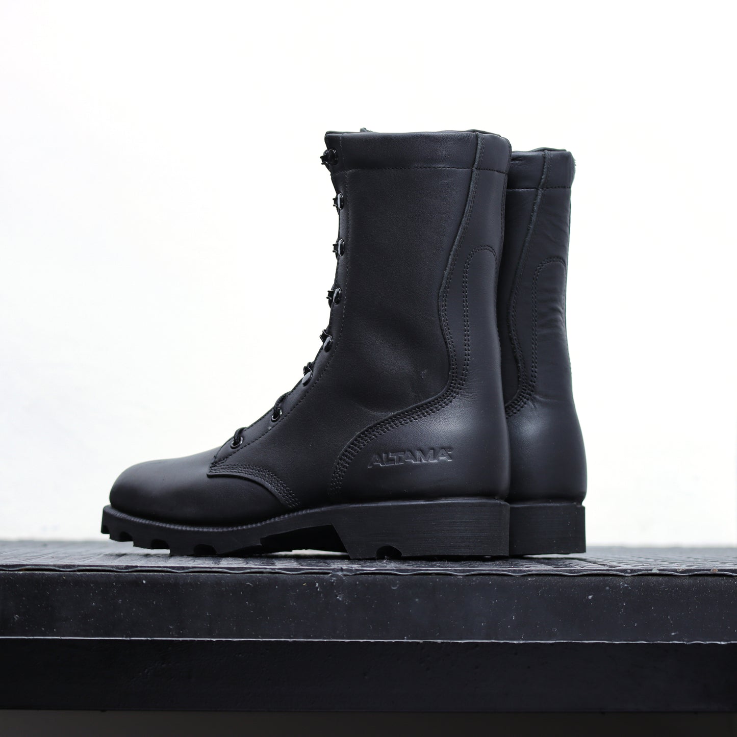 Altama Leather Combat Boot: Military Standard Meets Everyday Comfort