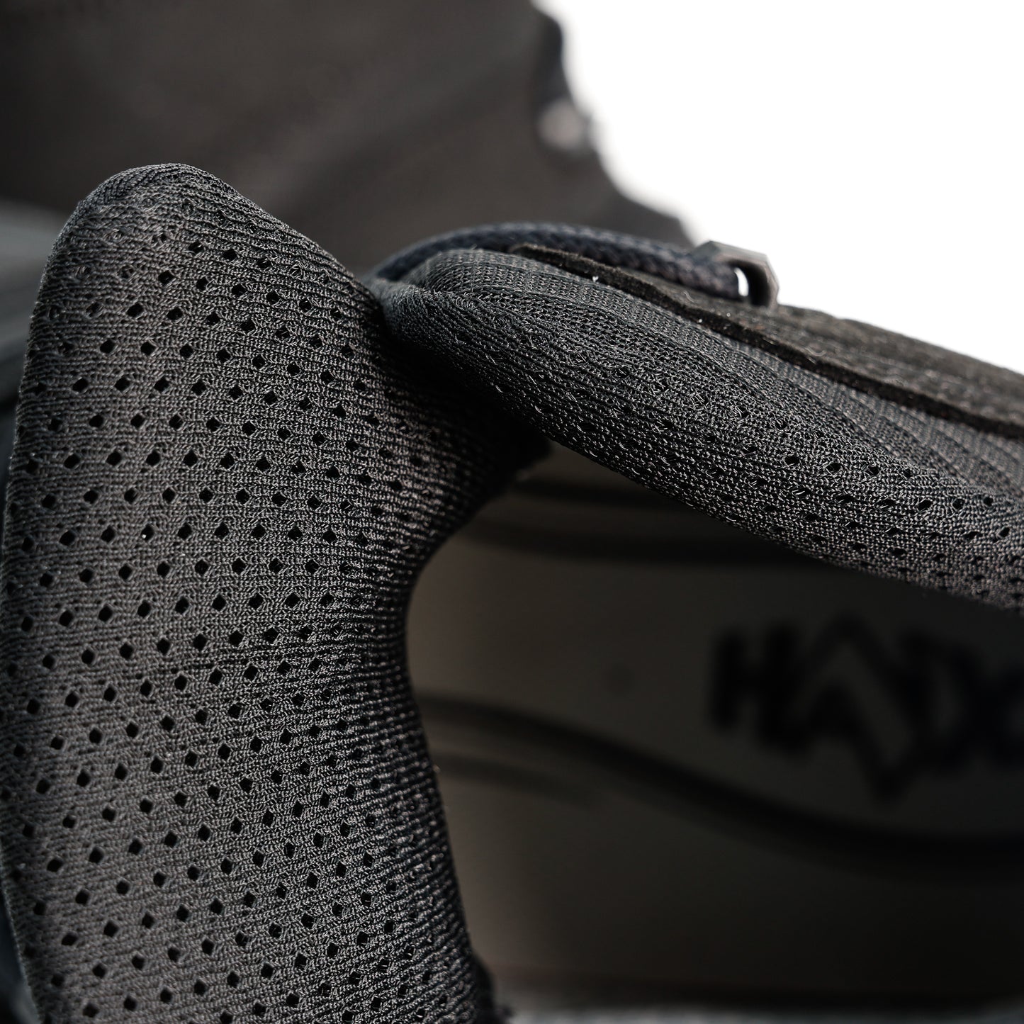 HAIX Black Eagle Athletic GTX Mid 防水戰術靴