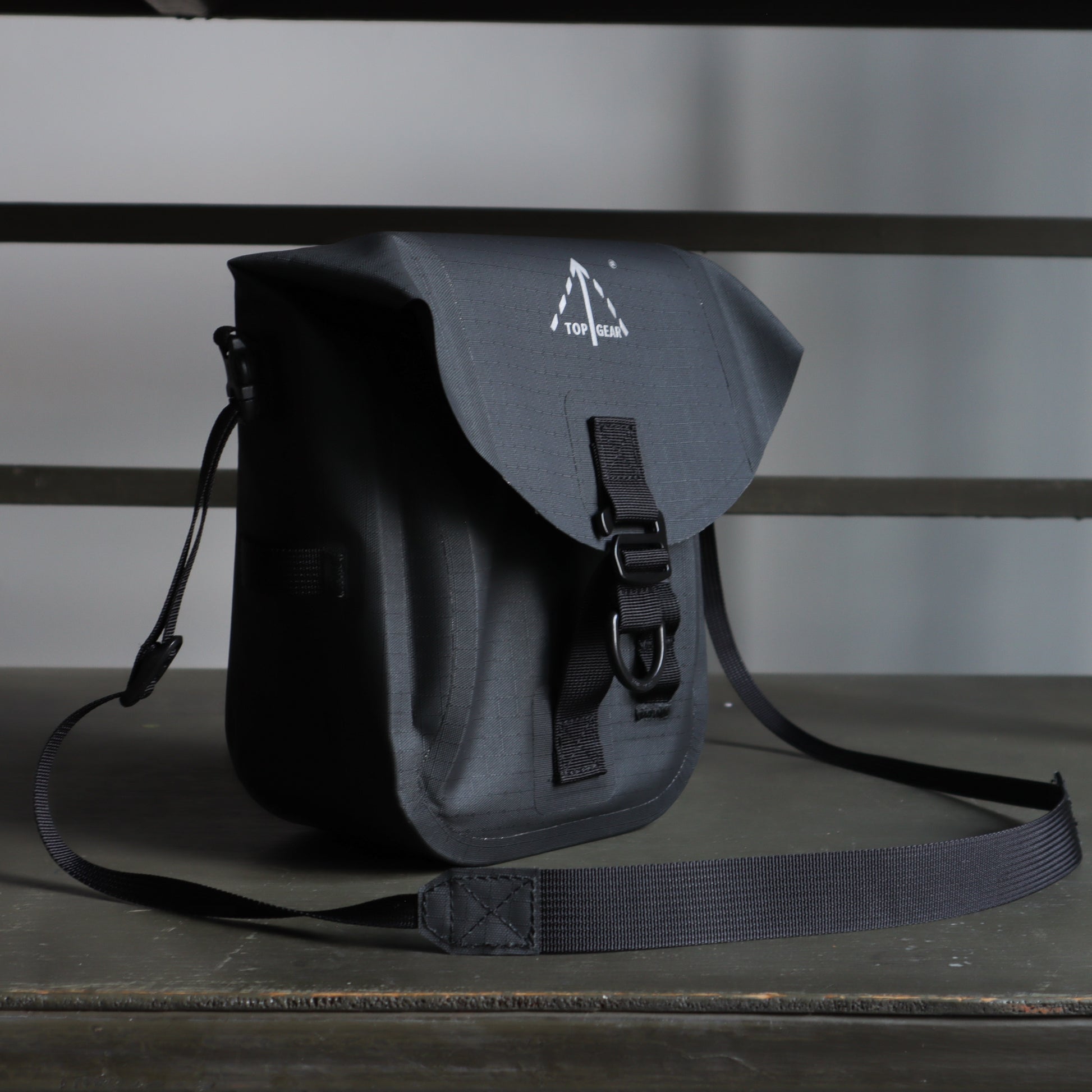 bs.to top gear Top Gear WP500 Waterproof Urban Sling Bag
