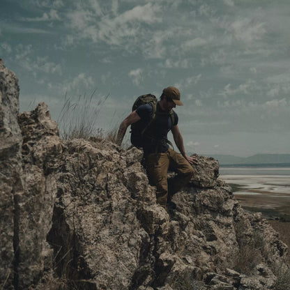 Helikon HOP 混紡機能長褲 — Duracanvas × VersaStretch、防潑抗污、膝部護墊