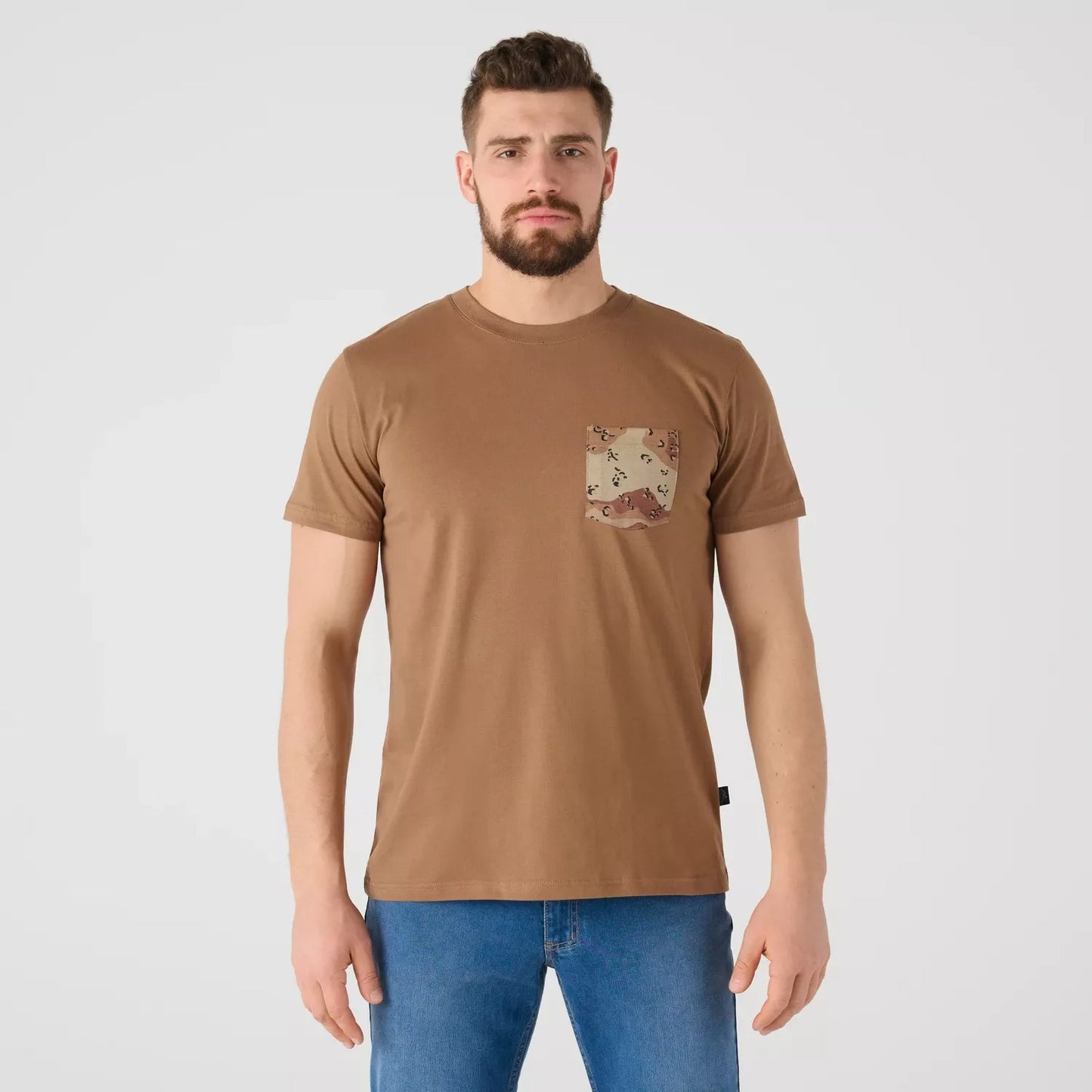 Helikon 6 Color Desert Pocket Mud Brown T 恤正面