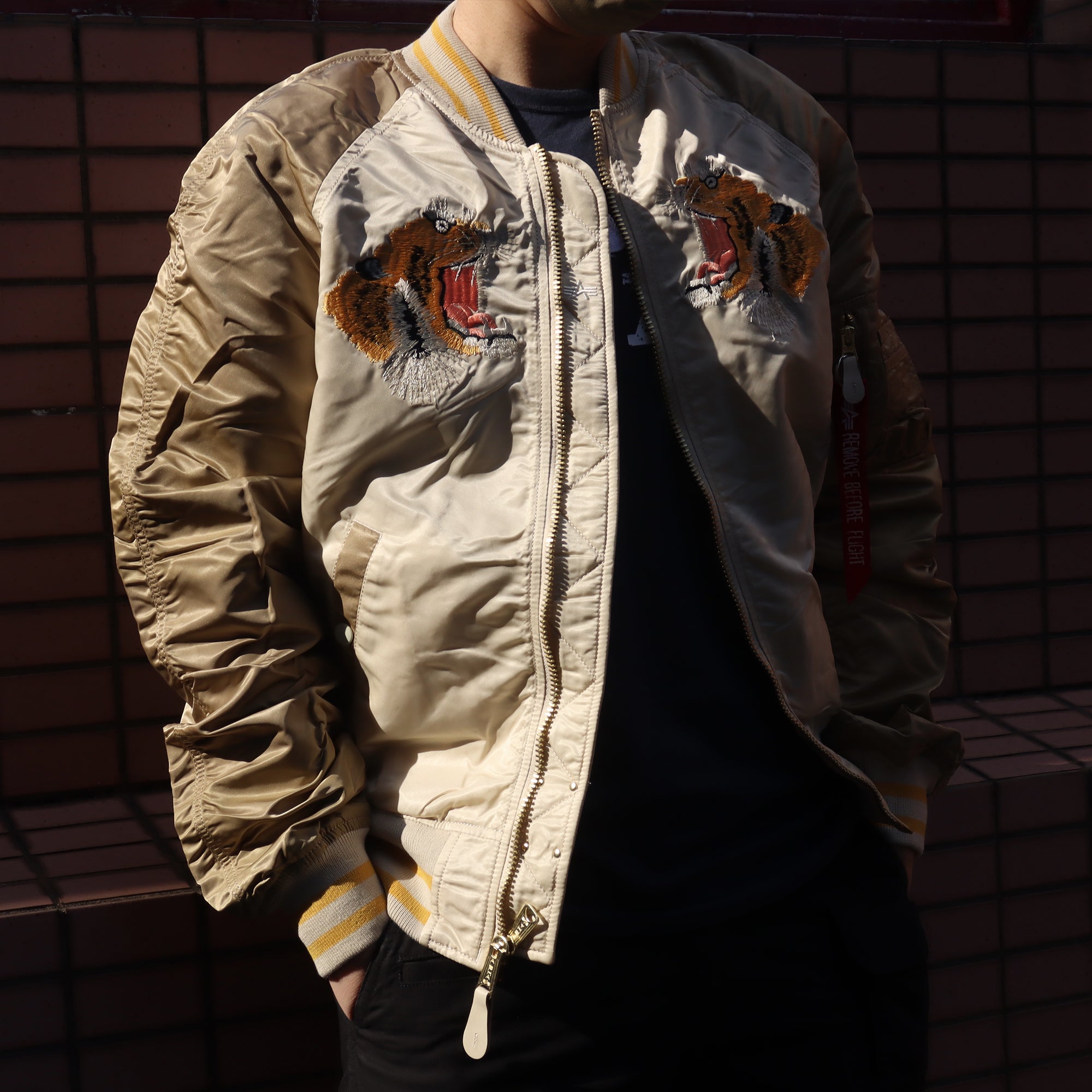 再入荷！】 美品、AKM FIGHT JACKET 1piu1uguale3 レザージャケット