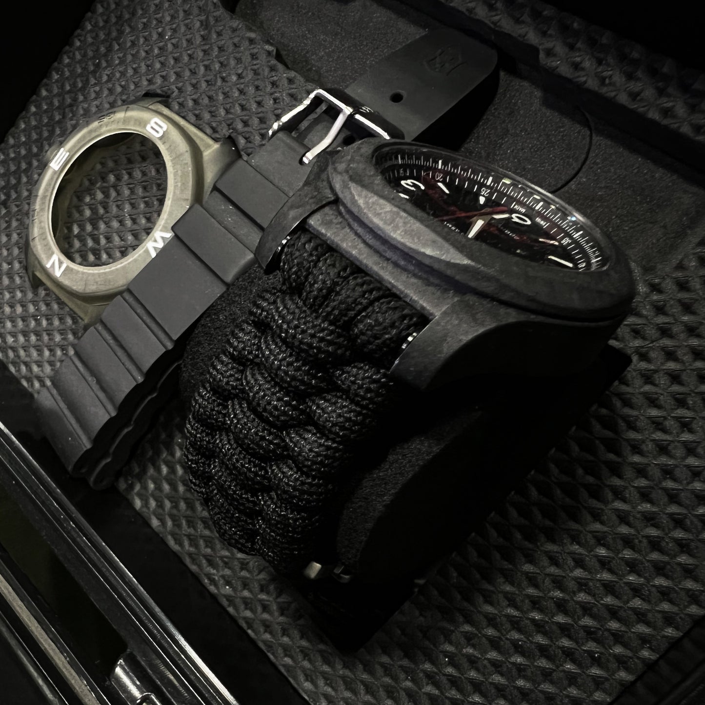Victorinox 43mm 碳複合傘繩手錶